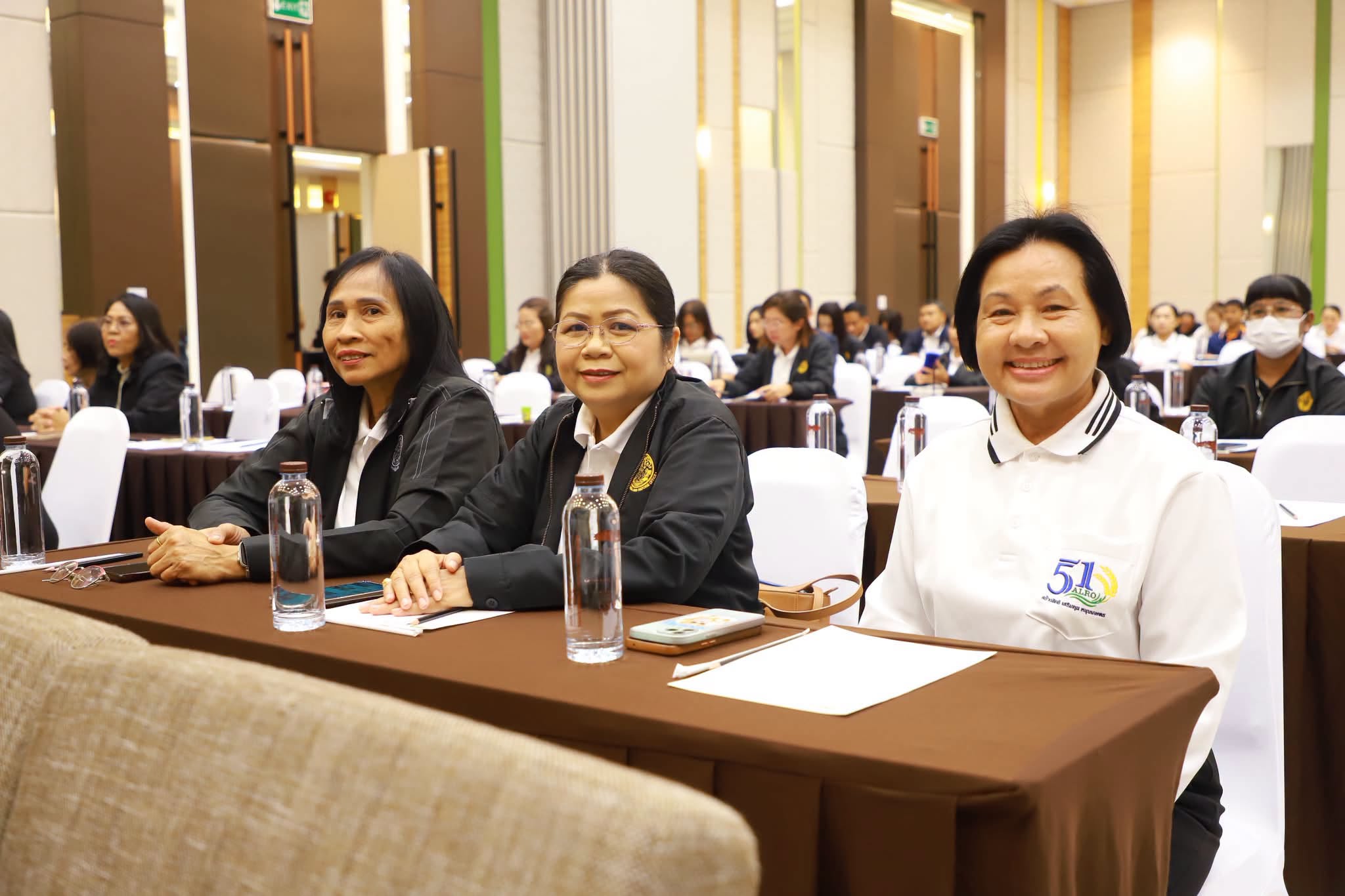 title - รองเลขาธิการ ส.ป.ก. ปิดโครงการสัมมนาฯ เดินหน้ายกระดับงานจัดที่ดิน-กองทุนฯ มุ่งเป้าขับเคลื่อนการดำเนินงานปี 2570